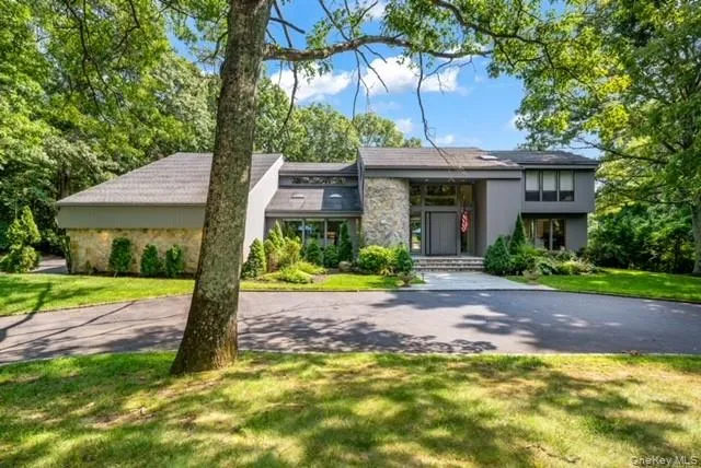 6 Fox Hunt Court Huntington, NY 11743