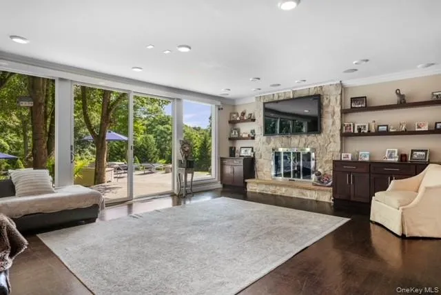 6 Fox Hunt Court Huntington, NY 11743