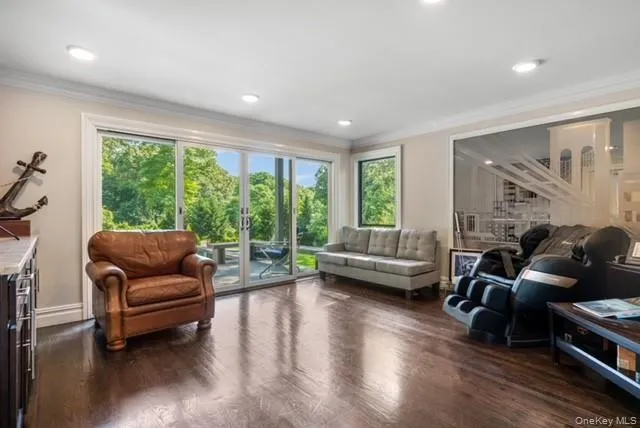 6 Fox Hunt Court Huntington, NY 11743