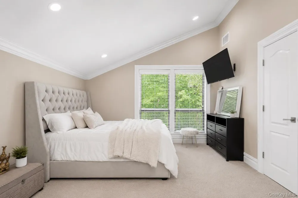 6 Fox Hunt Court Huntington, NY 11743