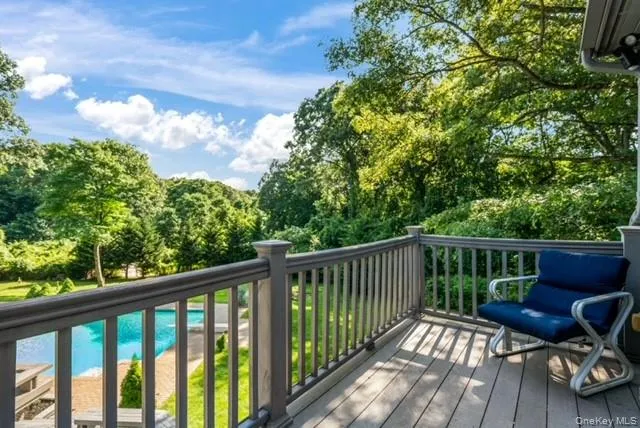 6 Fox Hunt Court Huntington, NY 11743