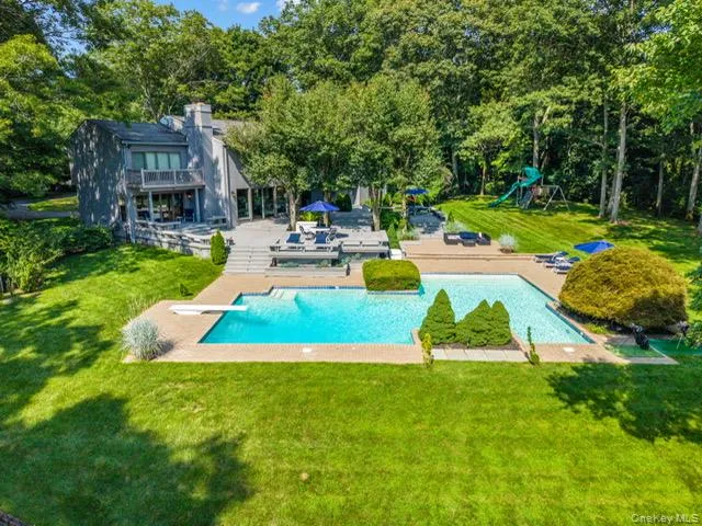 6 Fox Hunt Court Huntington, NY 11743