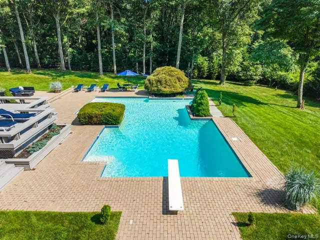 6 Fox Hunt Court Huntington, NY 11743