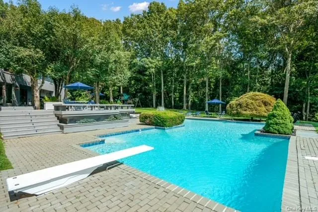 6 Fox Hunt Court Huntington, NY 11743