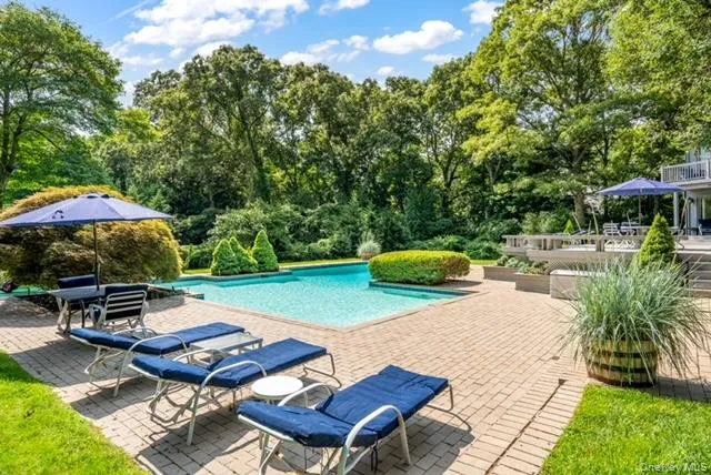 6 Fox Hunt Court Huntington, NY 11743