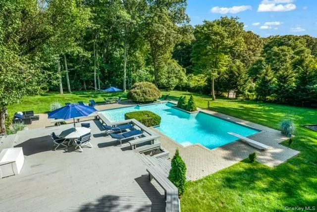 6 Fox Hunt Court Huntington, NY 11743