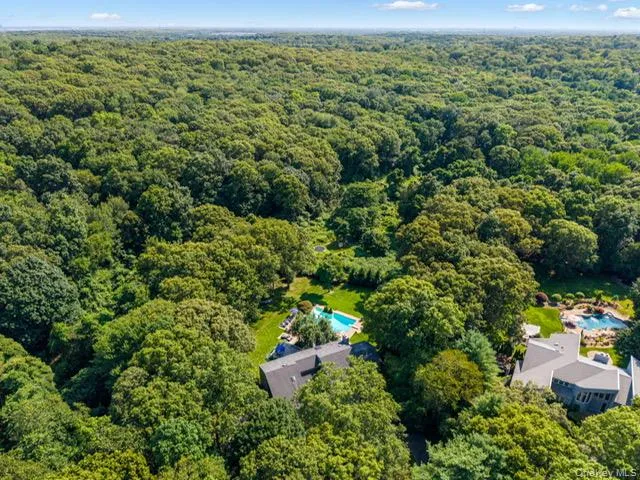 6 Fox Hunt Court Huntington, NY 11743