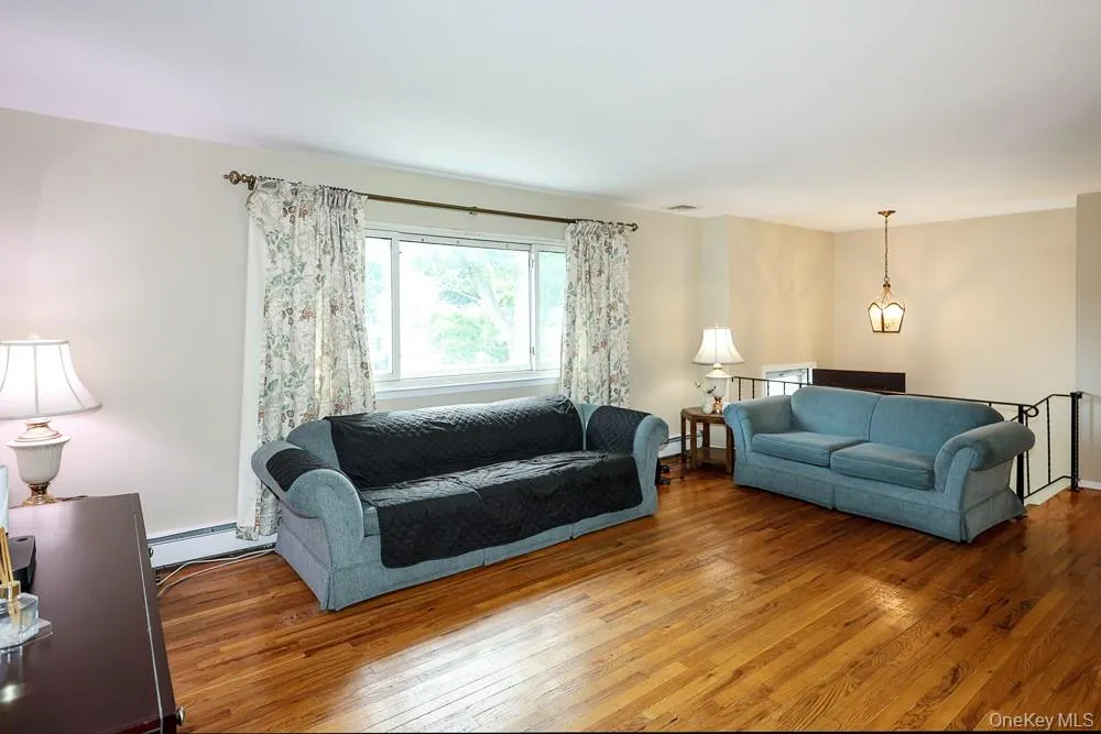 555 Windsor Avenue Brightwaters, NY 11718