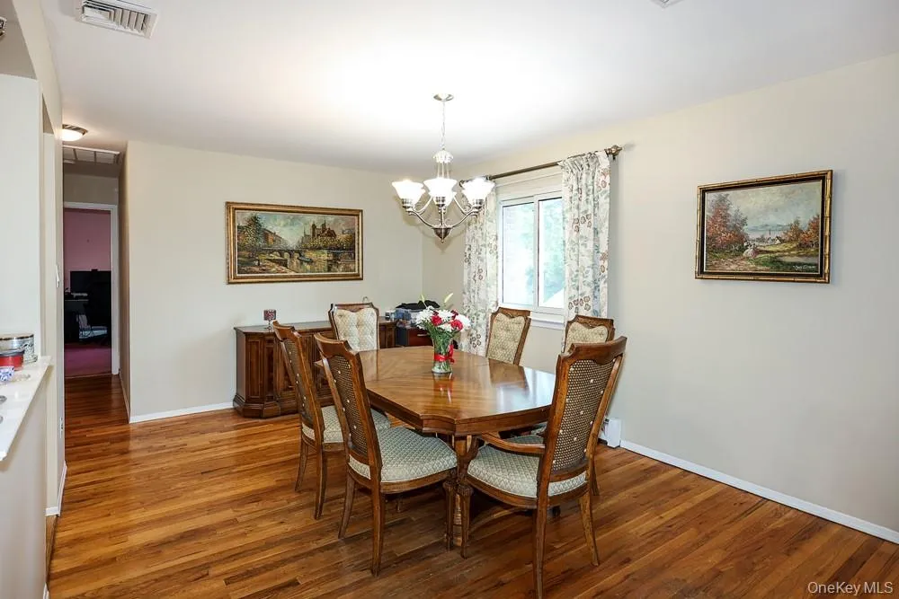 555 Windsor Avenue Brightwaters, NY 11718