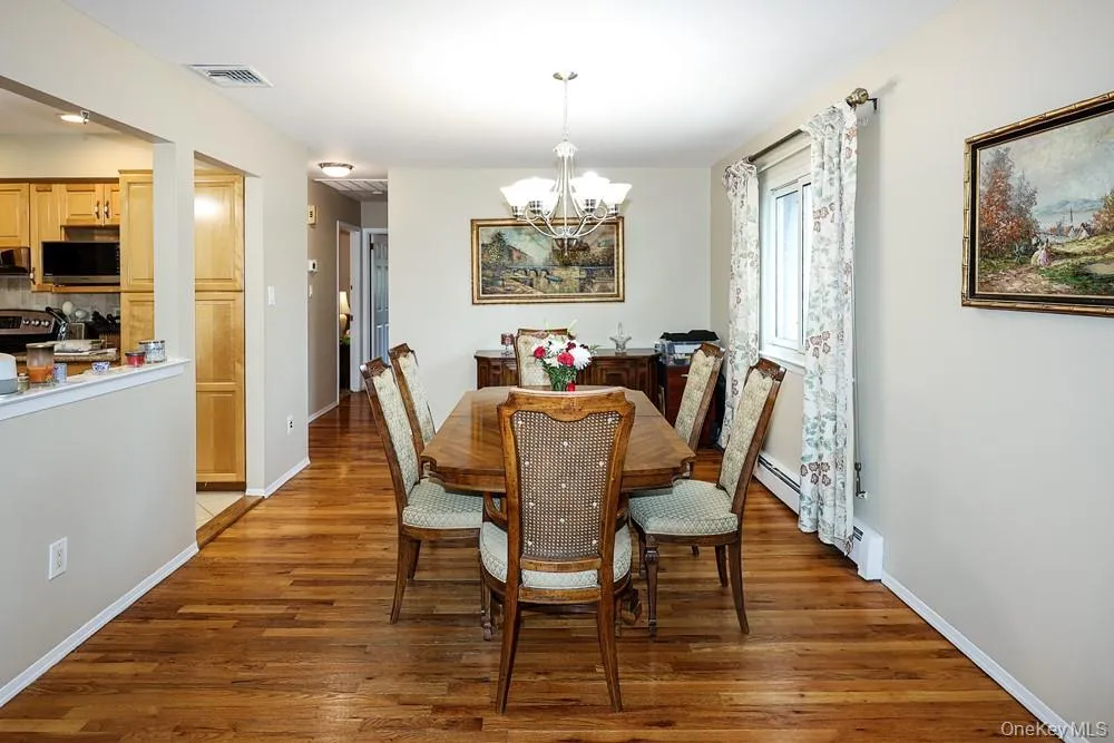 555 Windsor Avenue Brightwaters, NY 11718