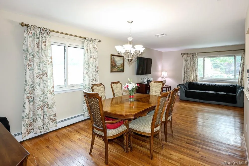 555 Windsor Avenue Brightwaters, NY 11718