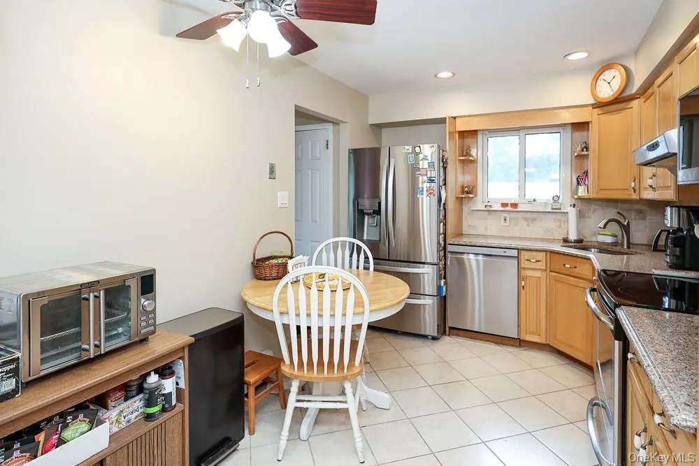 555 Windsor Avenue Brightwaters, NY 11718