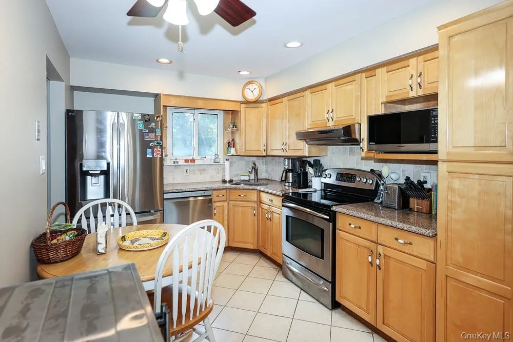 555 Windsor Avenue Brightwaters, NY 11718