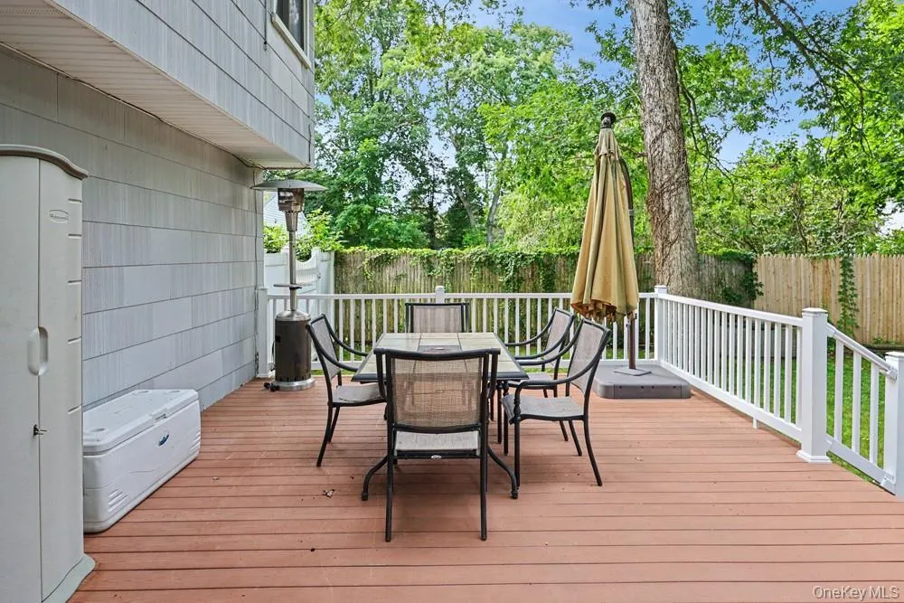 555 Windsor Avenue Brightwaters, NY 11718