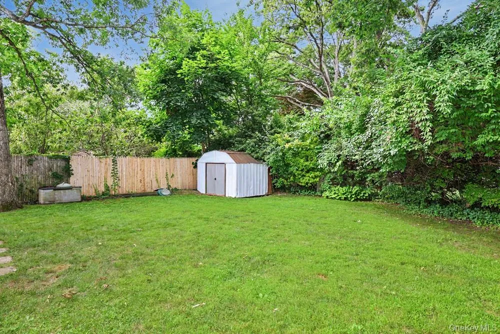 555 Windsor Avenue Brightwaters, NY 11718