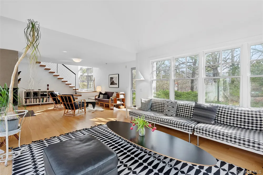 54 Gardiner Drive Amagansett, NY 11930