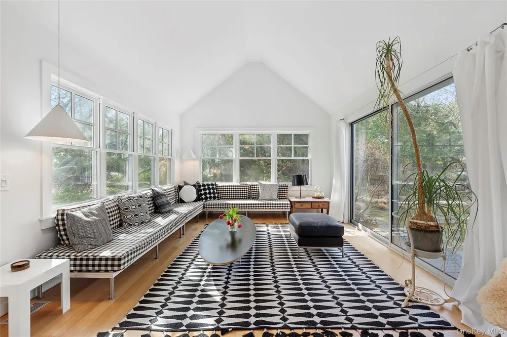 54 Gardiner Drive Amagansett, NY 11930