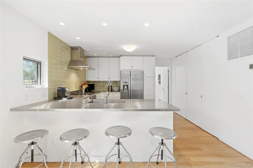 54 Gardiner Drive Amagansett, NY 11930