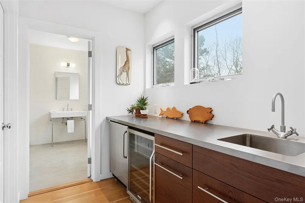 54 Gardiner Drive Amagansett, NY 11930