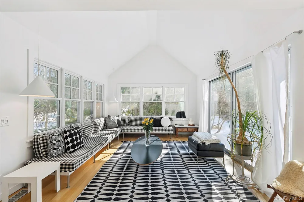 54 Gardiner Drive Amagansett, NY 11930