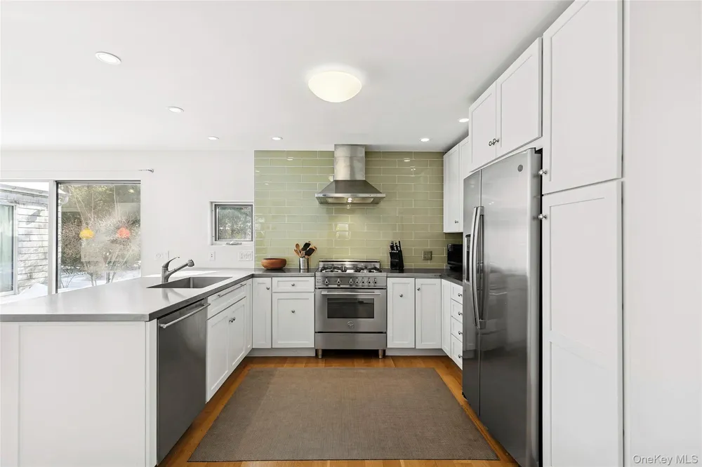 54 Gardiner Drive Amagansett, NY 11930