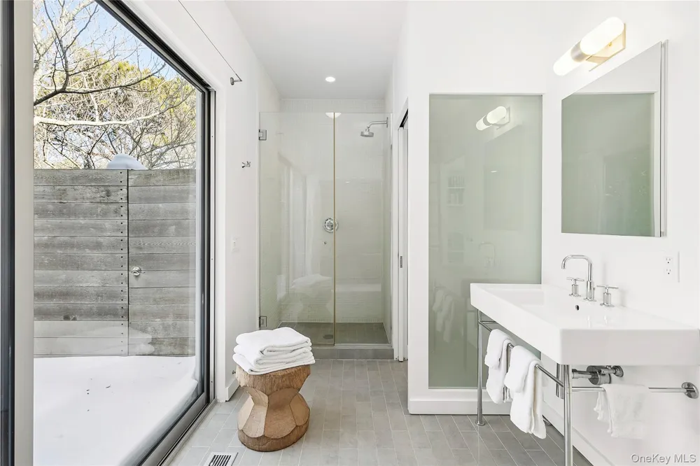 54 Gardiner Drive Amagansett, NY 11930
