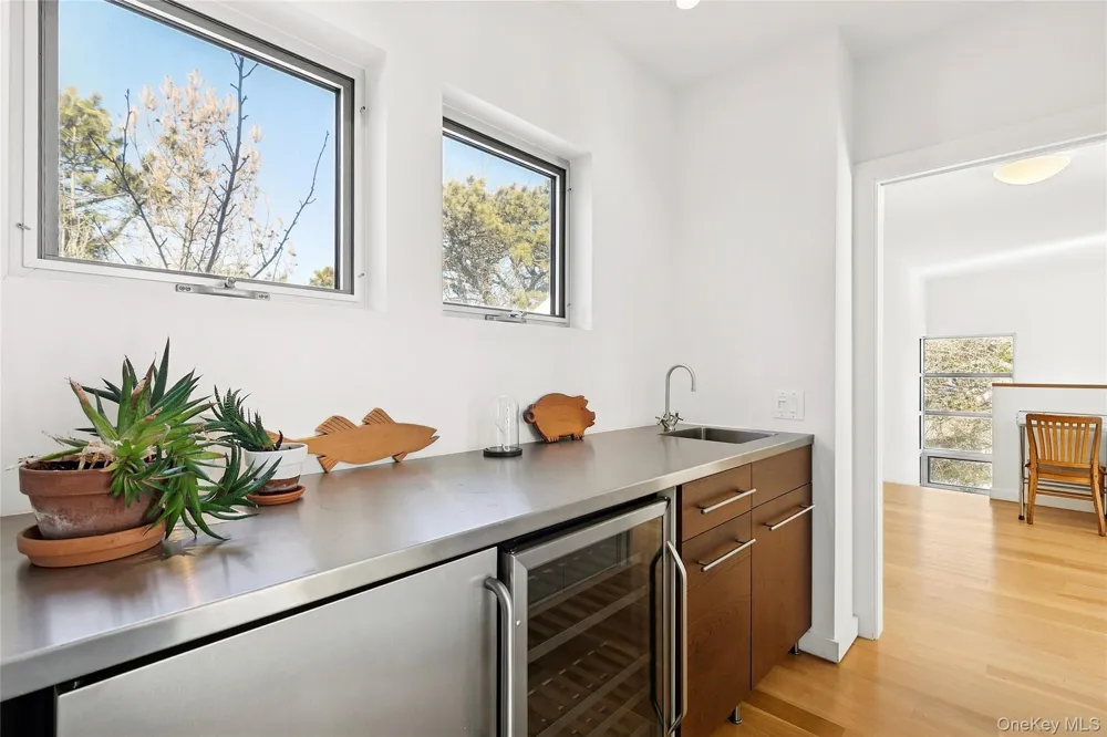 54 Gardiner Drive Amagansett, NY 11930