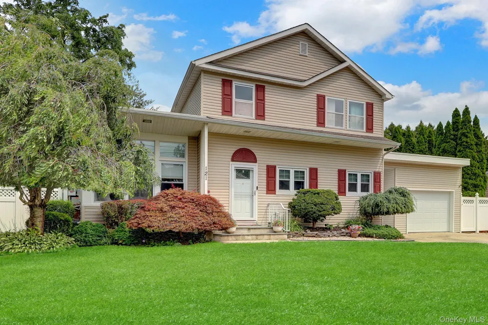121 Wright Avenue Deer Park, NY 11729