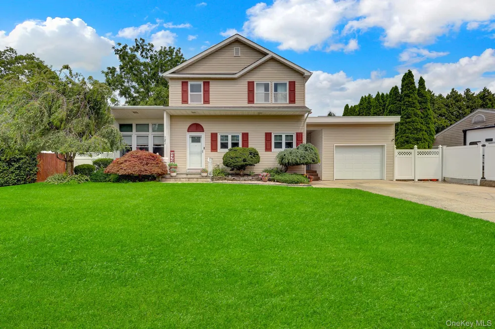 121 Wright Avenue Deer Park, NY 11729