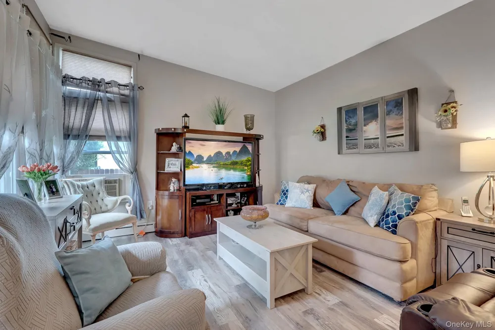 121 Wright Avenue Deer Park, NY 11729