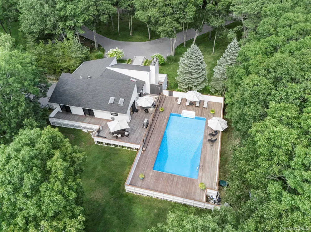 98 Old Farm Road Sagaponack, NY 11962