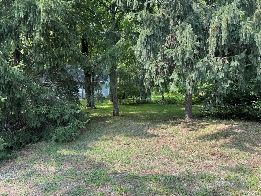 42 E Bartlett Road Middle Island, NY 11953