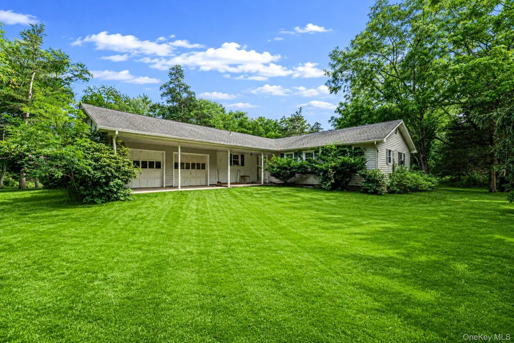 42 E Bartlett Road Middle Island, NY 11953