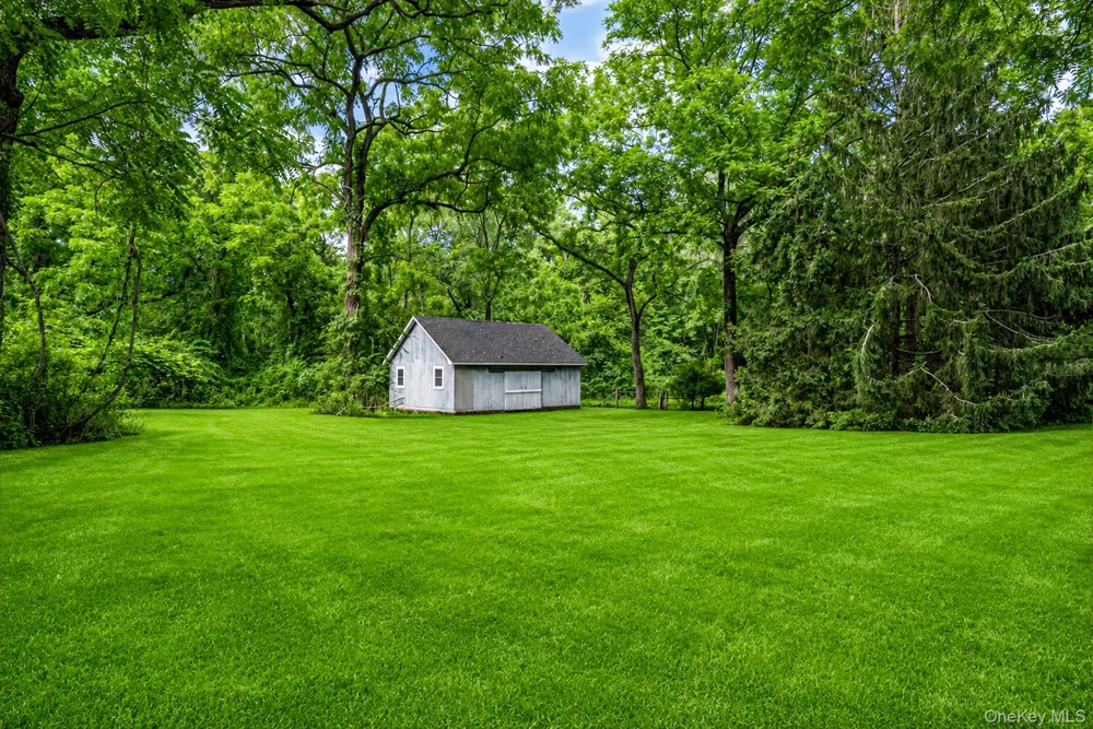 42 E Bartlett Road Middle Island, NY 11953