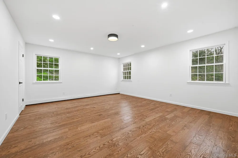 19 Sherwood Court Lake Ronkonkoma, NY 11779