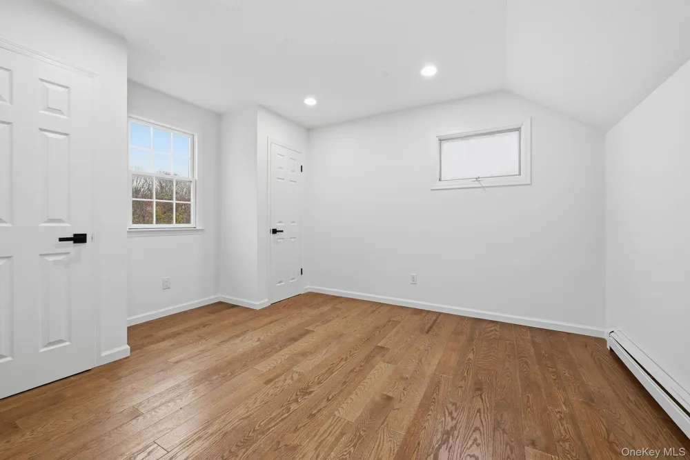 19 Sherwood Court Lake Ronkonkoma, NY 11779