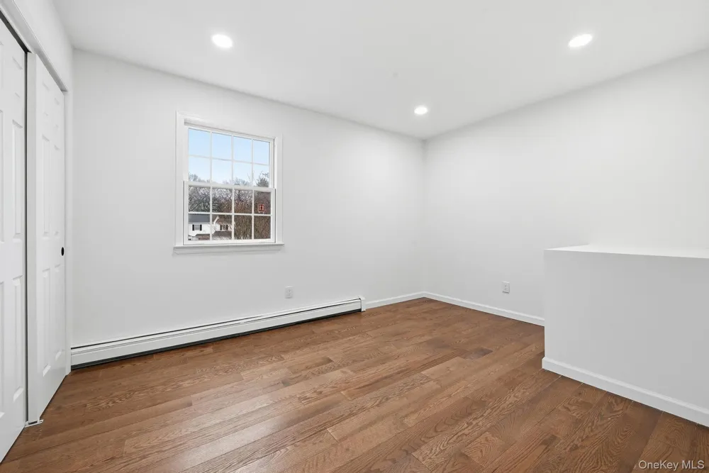 19 Sherwood Court Lake Ronkonkoma, NY 11779