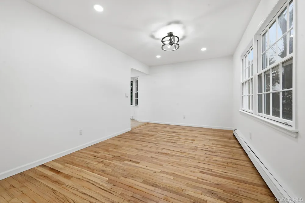 19 Sherwood Court Lake Ronkonkoma, NY 11779