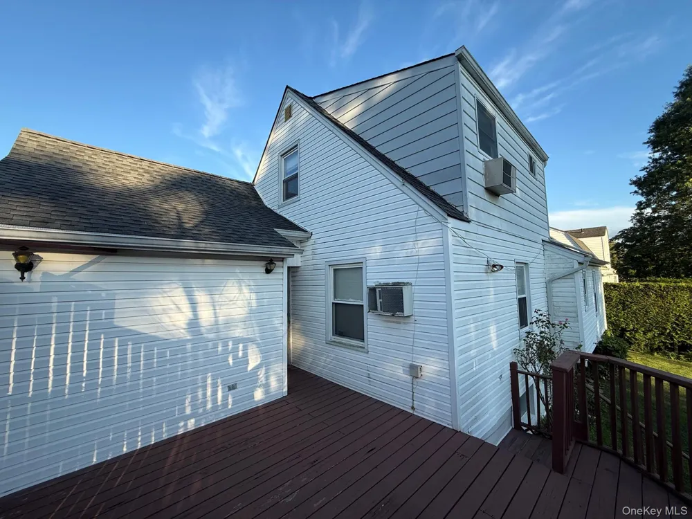 129 Greenway W New Hyde Park, NY 11040