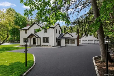 75 Centerport Road