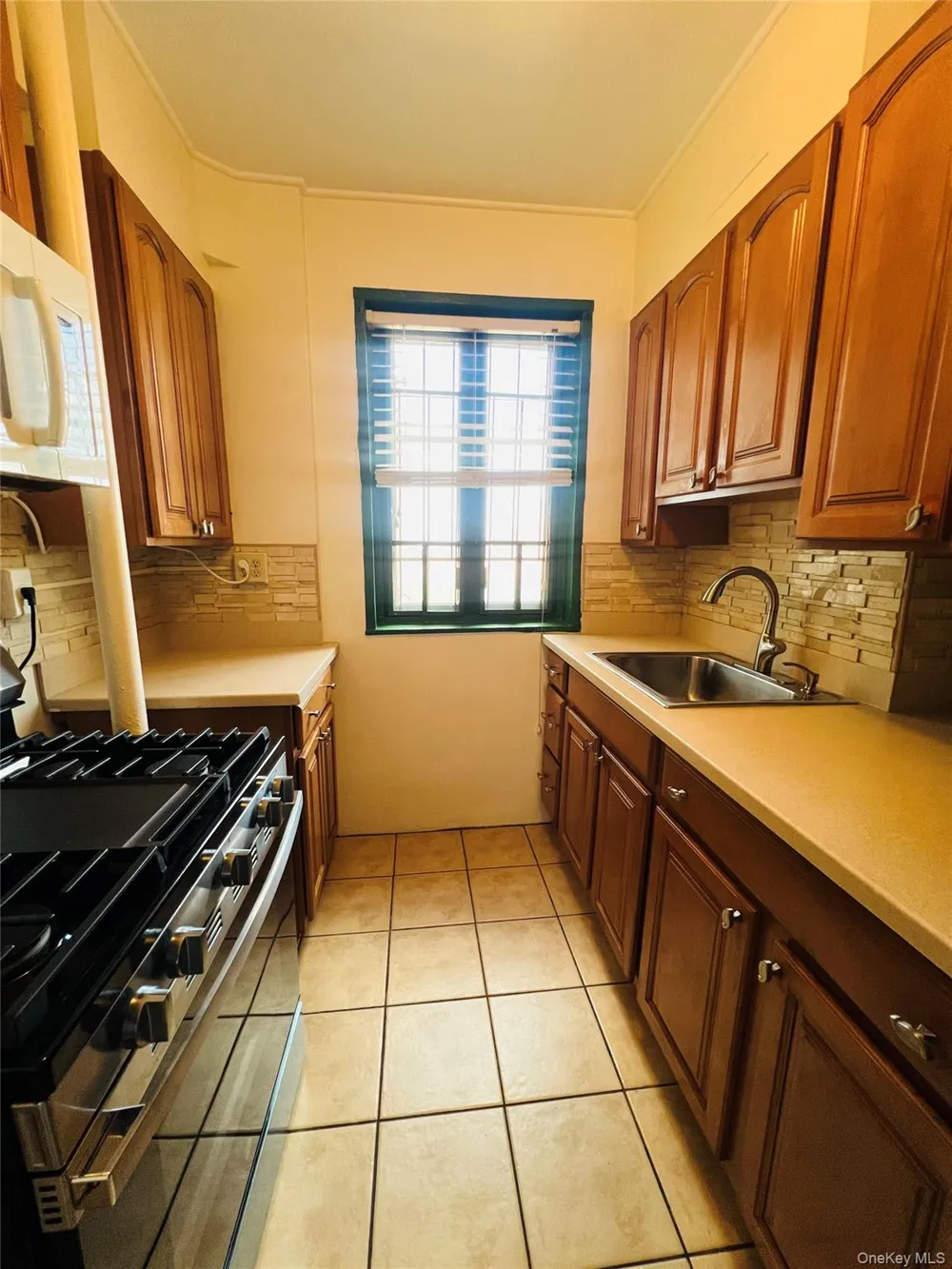 1595 Unionport Road #11A Bronx, NY 10462
