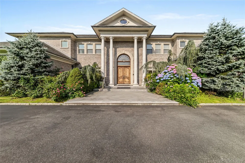 3 Valentine Farm Court Old Brookville, NY 11545