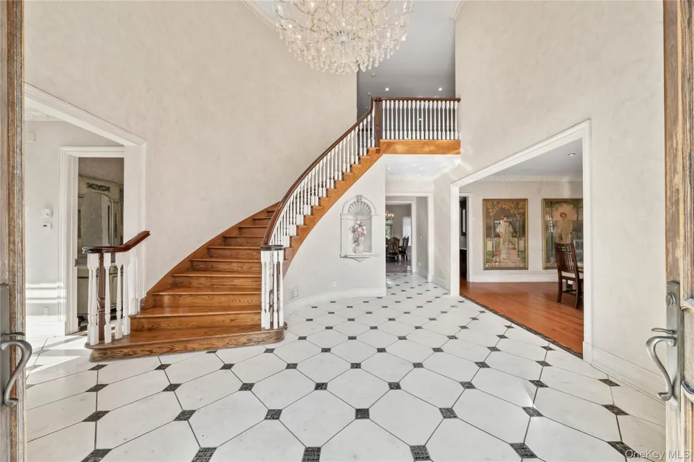 3 Valentine Farm Court Old Brookville, NY 11545