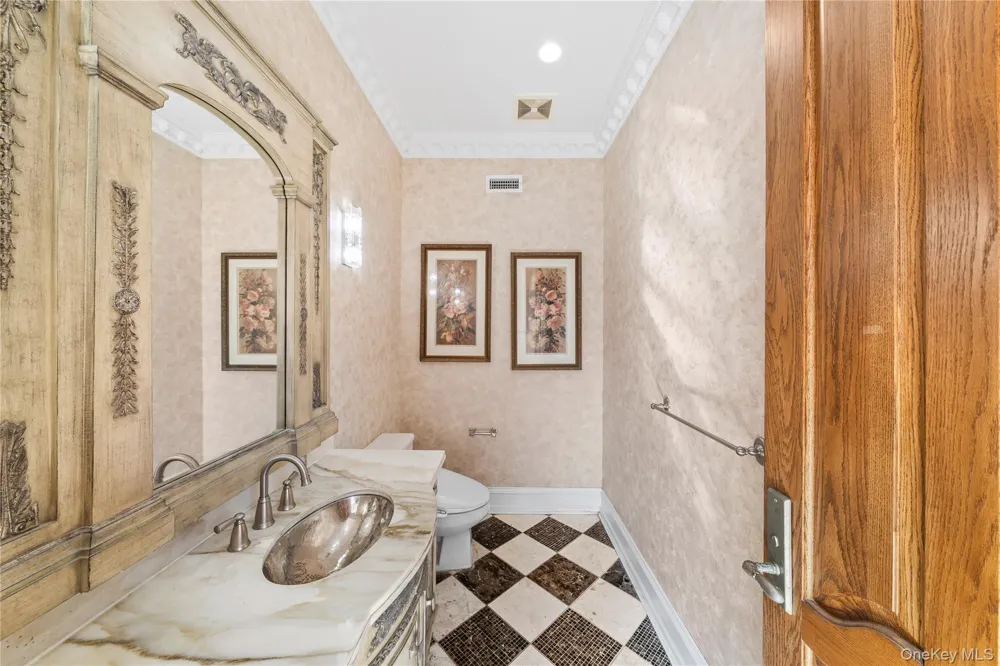 3 Valentine Farm Court Old Brookville, NY 11545