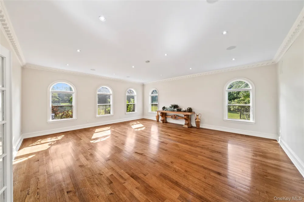 3 Valentine Farm Court Old Brookville, NY 11545