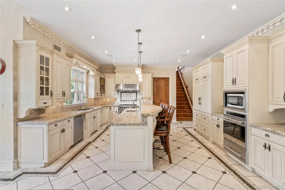 3 Valentine Farm Court Old Brookville, NY 11545