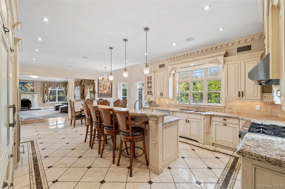 3 Valentine Farm Court Old Brookville, NY 11545
