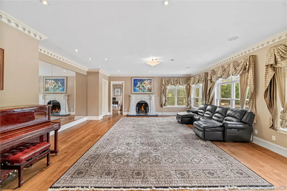 3 Valentine Farm Court Old Brookville, NY 11545
