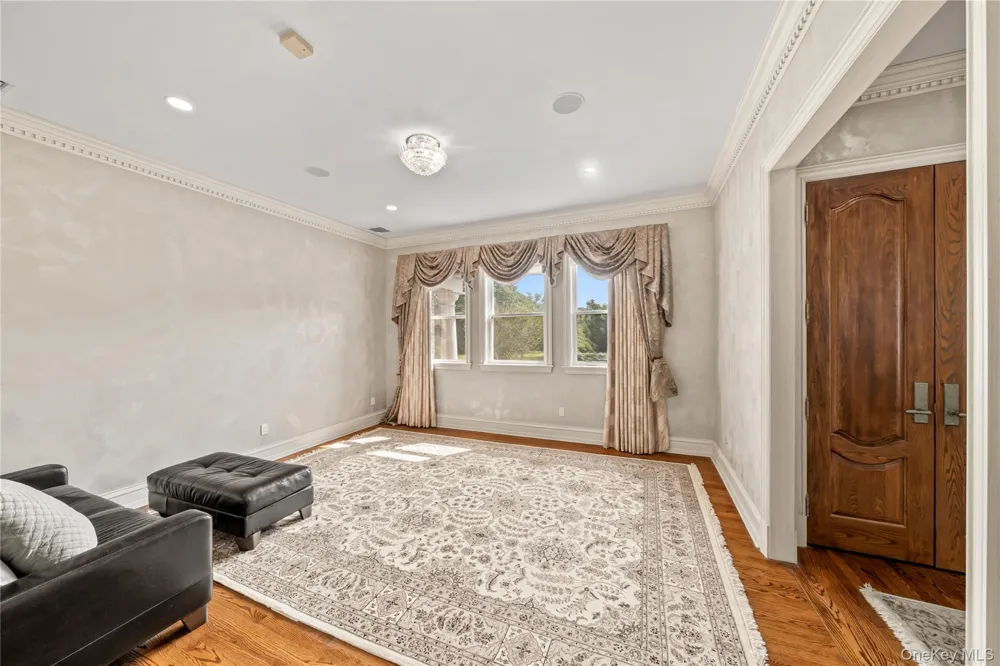 3 Valentine Farm Court Old Brookville, NY 11545