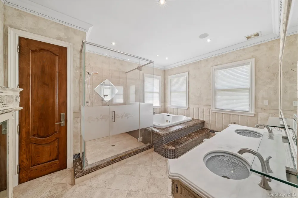 3 Valentine Farm Court Old Brookville, NY 11545